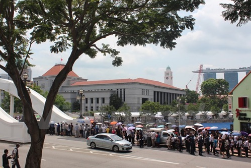 Thousands pay tribute to late PM Lee Kuan Yew
