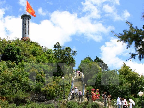 Giao lưu nghệ thuật “Ngọn lửa tuổi trẻ” tại Cột cờ Quốc gia Lũng Cú