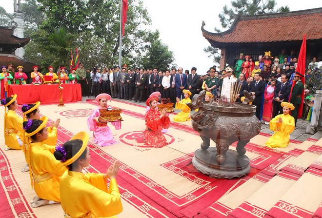 Une délégation de Viêt kiêu à la Fête des rois Hùng