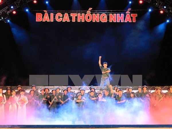 Quang Tri  Bientôt le programme artistique Chansons sur la réunification