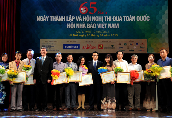 Célébration du 65e anniversaire de la fondation de l Association des journalistes du Vietnam
