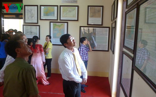 Documents on Hoang Sa and Truong Sa archipelagos displayed in Ninh Thuan province