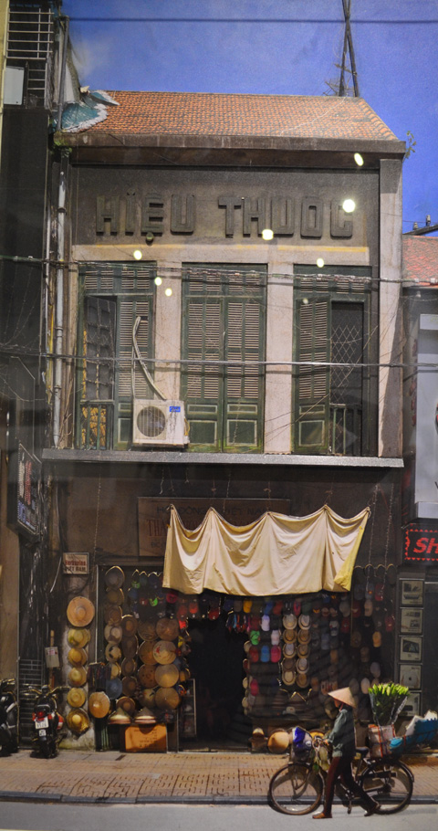 Diverse cultural activities in Hanoi’s Old Quarter during national unification celebrations
