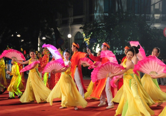 Art performance festival celebrates 40th anniversary of southern liberation and national unification