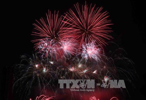 Đà Nẵng Rực rỡ đêm Khai mạc Cuộc thi trình diễn pháo hoa quốc tế 2015