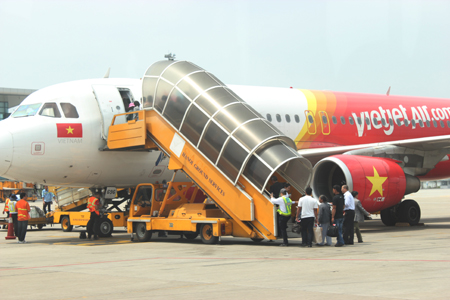 Two airlines to operate new air route from Ho Chi Minh city to Chu Lai
