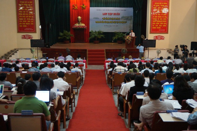 Các vấn đề lý luận và thời sự trong đời sống văn học, nghệ thuật hiện nay