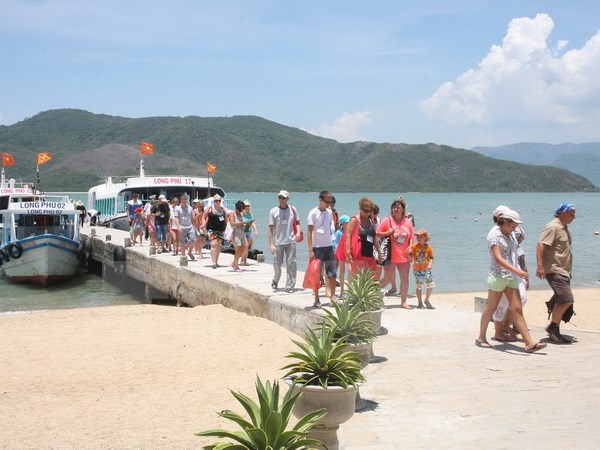 Foreign tourists to Vietnam lower over first 4 months