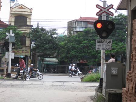 Quảng Bình Liên tiếp xảy ra tai nạn giao thông do người dân bất chấp cảnh báo, vượt đường sắt