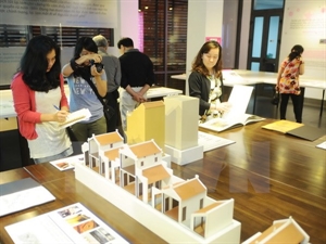 Exhibition features Hanoi ancient streets
