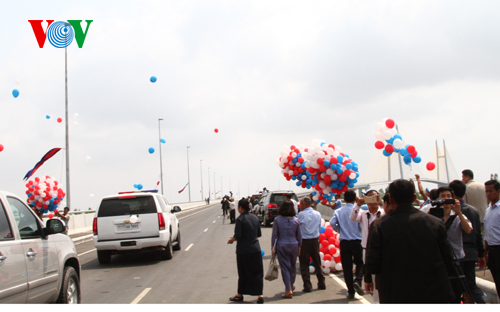 Cambodia opens suspension bridge across Mekong river