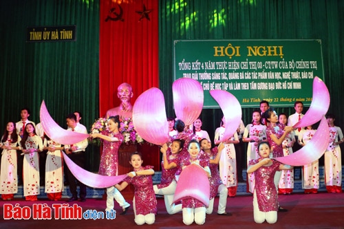 Hà Tĩnh Học tập và làm theo gương Bác gắn với thực hiện nhiệm vụ chính trị của địa phương