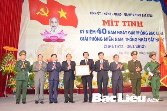 Mít-tinh trọng thể kỷ niệm 40 năm ngày giải phóng Bạc Liêu, giải phóng miền Nam, thống nhất đất nước
