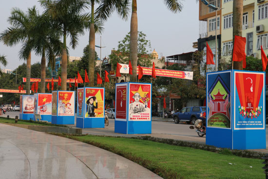 Triển lãm tranh cổ động hưởng ứng “Năm Du lịch Quốc gia 2015”