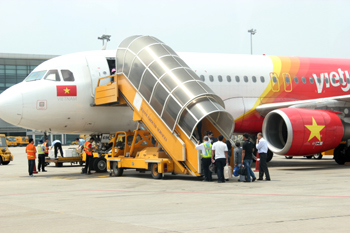 Airlines offer 40-65 price cuts to stimulate domestic travel
