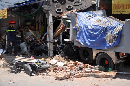 Vụ xe chở cát lao vào nhà dân ở Thành phố Hồ Chí Minh Hai nạn nhân tử vong