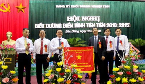 Học tập và làm theo tấm gương đạo đức Hồ Chí Minh bằng những việc làm thiết thực
