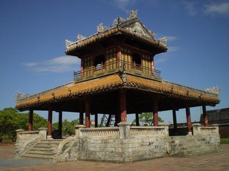 Restoring Phu Van Lau relics