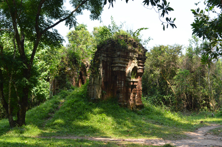 Project on restoring towers in My Son Sanctuary warms up