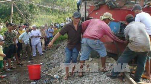 Đồng Nai Va chạm giữa tàu hỏa và xe tải làm lái tàu bị thương nặng