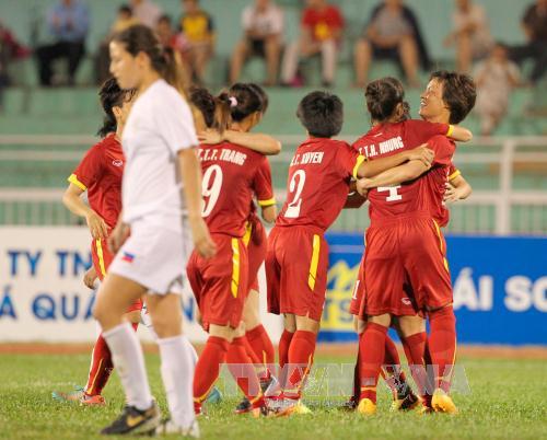 Giải bóng đá nữ vô địch Đông Nam Á 2015 Giành ngôi nhất bảng B, Việt Nam gặp Thái Lan ở bán kết