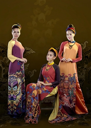 L Ao dai, tunique traditionnelle des Vietnamiennes, présenté à New York