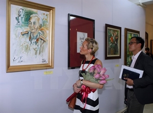 Exposition de peintures sur le général Vo Nguyen Giap
