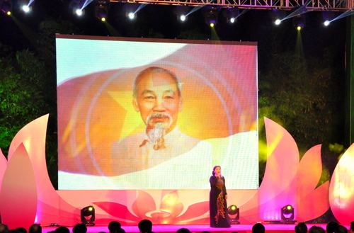De nombreuses activités culturelles, artistiques en écho au 125e anniversaire de la naissance du Président Hô Chi Minh