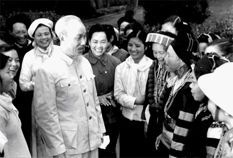 Giải pháp quan trọng khắc phục tình trạng suy thoái về tư tưởng chính trị, đạo đức lối sống