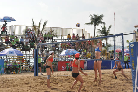 2015年下龙市巡州亚洲女子沙滩排球公开赛拉开战幕