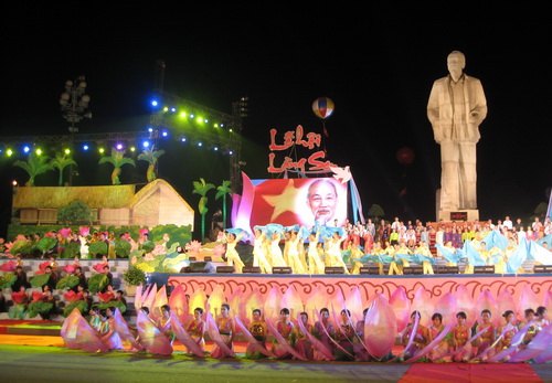 Fête du village de Sen 2015 à Nghê An