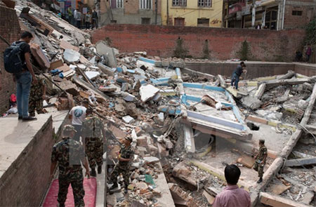 Aftershocks shake Nepal after earthquake