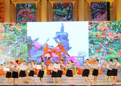 Hai Phong  Ouverture de la 4ème fête des flamboyants rouges
