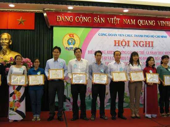 Thiết thực học tập và làm theo tấm gương đạo đức Hồ Chí Minh
