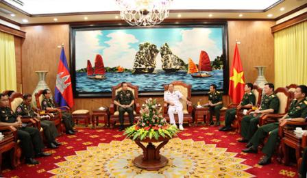 越柬推动防务合作