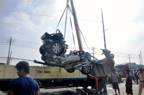 Thành phố Hồ Chí Minh khẩn trương khắc phục hậu quả vụ tai nạn giao thông nghiêm trọng làm 5 người tử vong