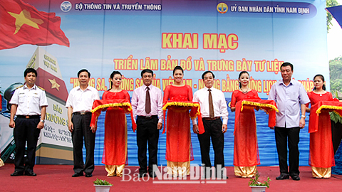 Exhibition on Hoang Sa and Truong Sa archipelagos in Nam Dinh province