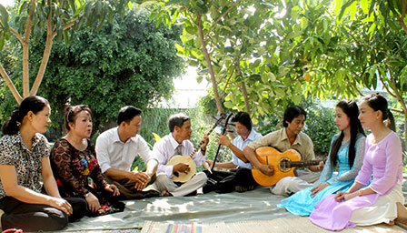 Amateur singing on Tho Chu island