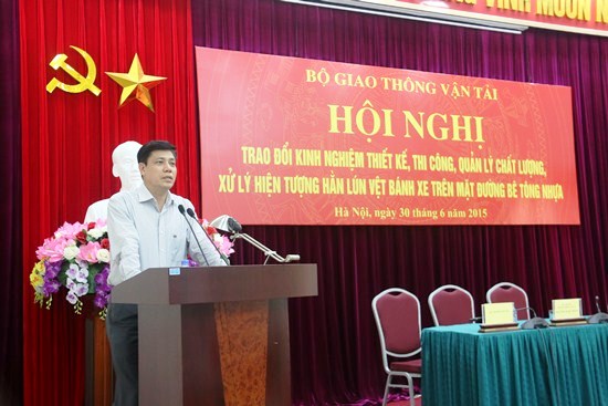 Nguyên nhân về hằn lún vệt bánh xe trên mặt đường là do thiết kế và công tác quản lý chưa tốt