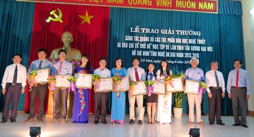 Nghệ An 23 tác phẩm đoạt giải về chủ đề Học tập và làm theo tấm gương đạo đức Hồ Chí Minh