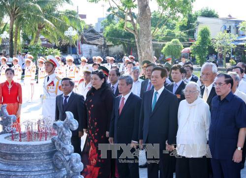 Dâng hương tưởng niệm cố Tổng Bí thư Nguyễn Văn Linh