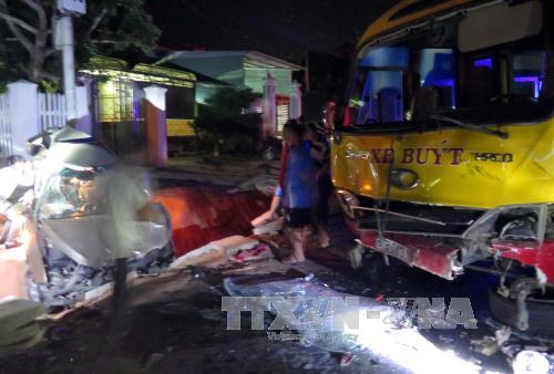 Kon Tum Tai nạn giao thông liên hoàn, 8 người chết và bị thương