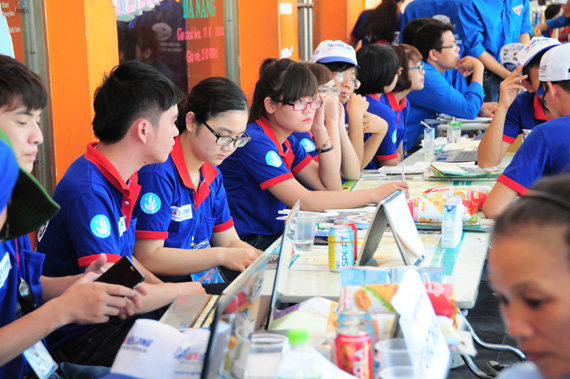 Áo xanh” tiếp sức mùa thi 2015