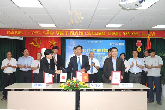Ký hợp đồng Gói thầu xây lắp J1 cầu Bình Khánh, Dự án cao tốc Bến Lức - Long Thành