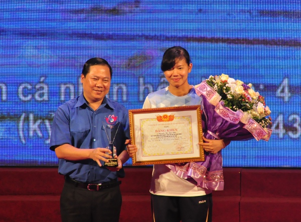 Giao lưu giữa các vận động viên đạt thành tích cao tại SEA Games 28 với thanh thiếu nhi Thủ đô