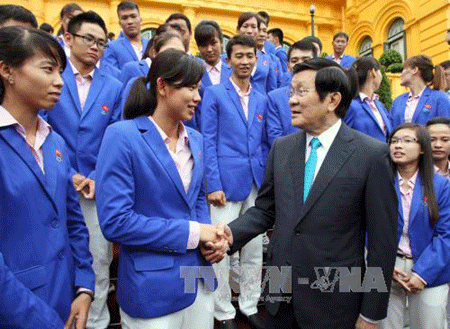 国家主席张晋创会见第28届东运会越南体育代表团