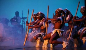 -- Spectacle en l honneur des 40 ans de relations Vietnam-Mozambique