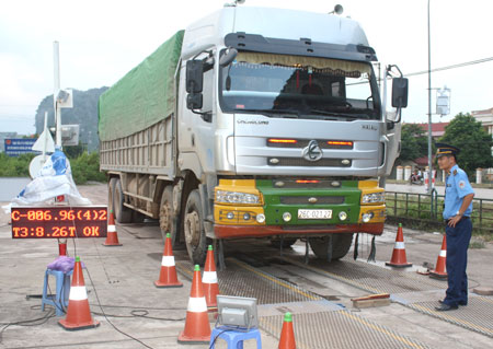 Quảng Ninh Nhiều biện pháp cứng rắn ngăn chặn xe quá khổ quá tải