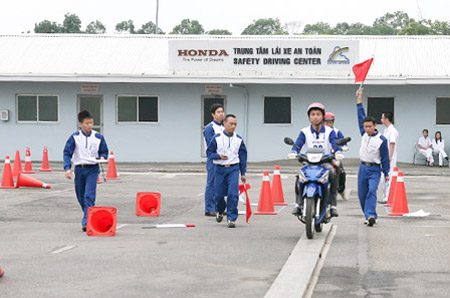 Nâng cao kỹ năng lái xe an toàn khi tham gia giao thông