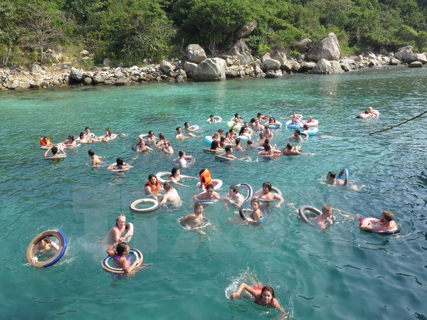 Khanh Hoa province welcomes 1 8 million overnight visitors in six months